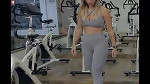 Milf видео с красивата Mackenzie Mace от бг домашно порно Bang!